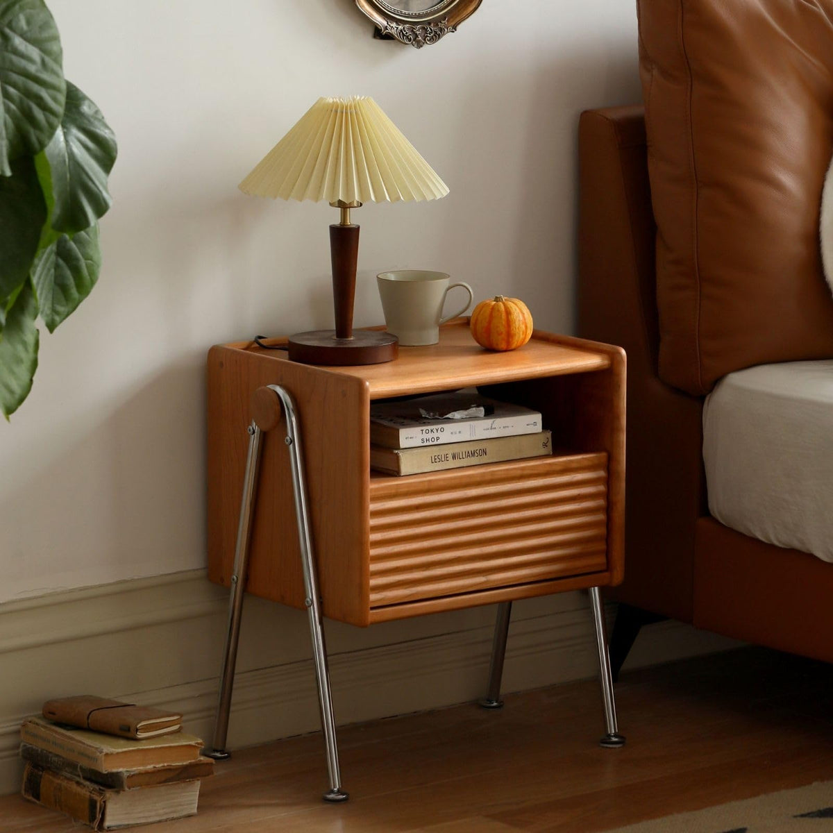 Cherry Wood Nightstand Set of 2 with Drawer W943436